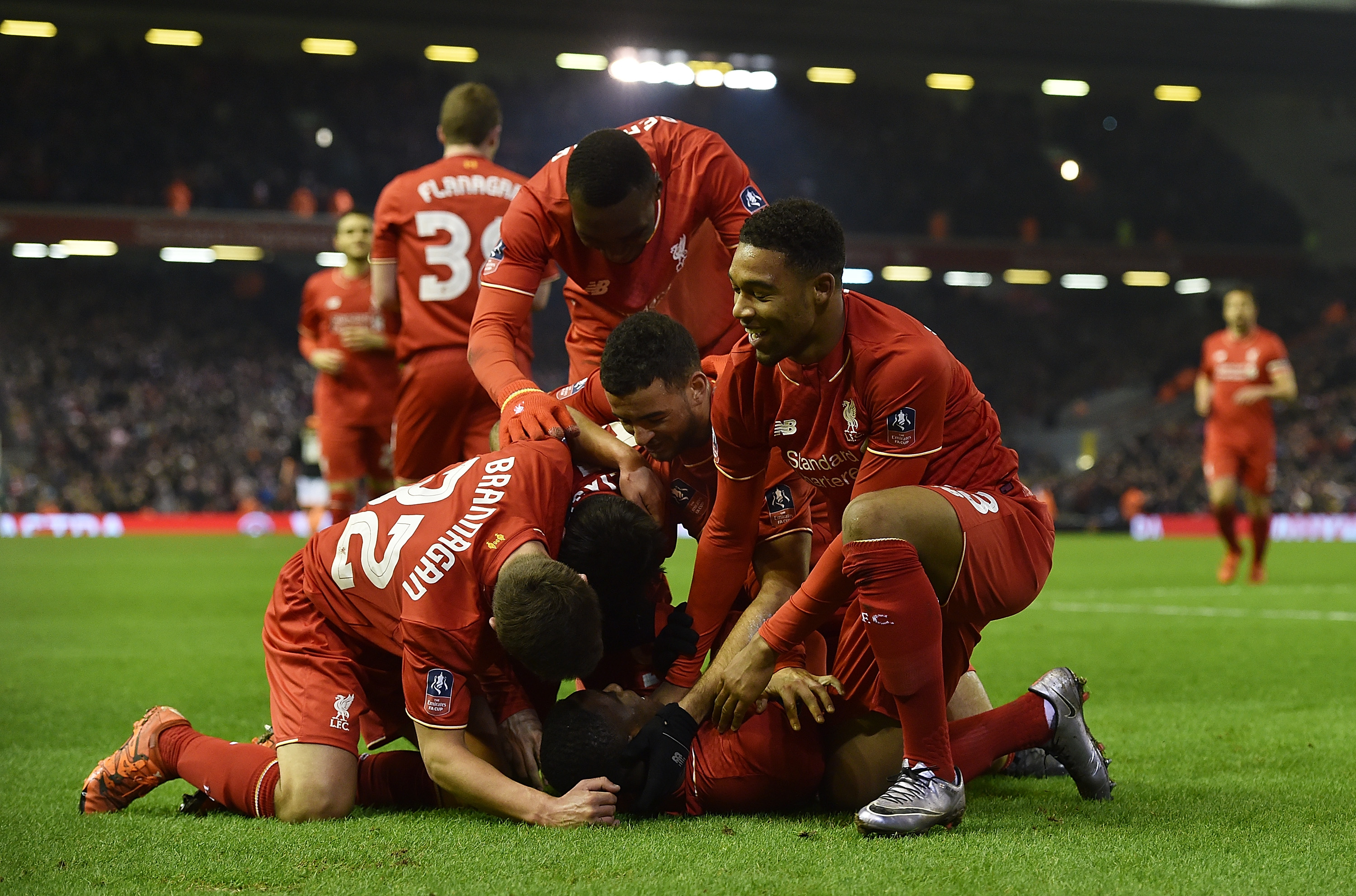 罗伊斯：我建议布兰特留下，他能为球队带来不常拥有的特质（罗伊斯建议布兰特留队：他拥有球队少见的特质）