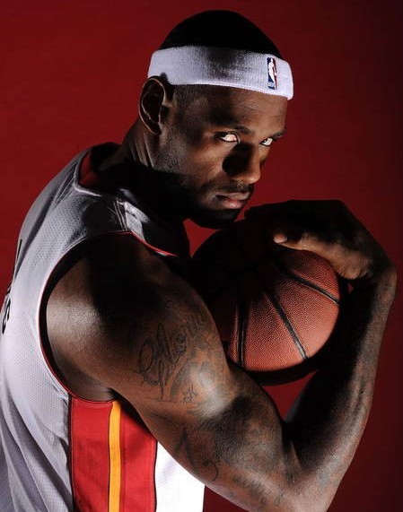 马克西连续21场砍下20+，追平艾弗森并列队史第二（马克西连续21场得分20+，追平艾弗森并列队史第二位）