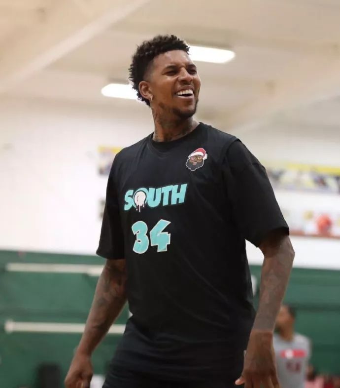 半场：奥格斯堡2-0勒沃库森，吉安努利斯传射，安东-卡德破门（半场战罢：奥格斯堡2-0领先勒沃库森，吉安努利斯传射建功，安东-卡德破门）