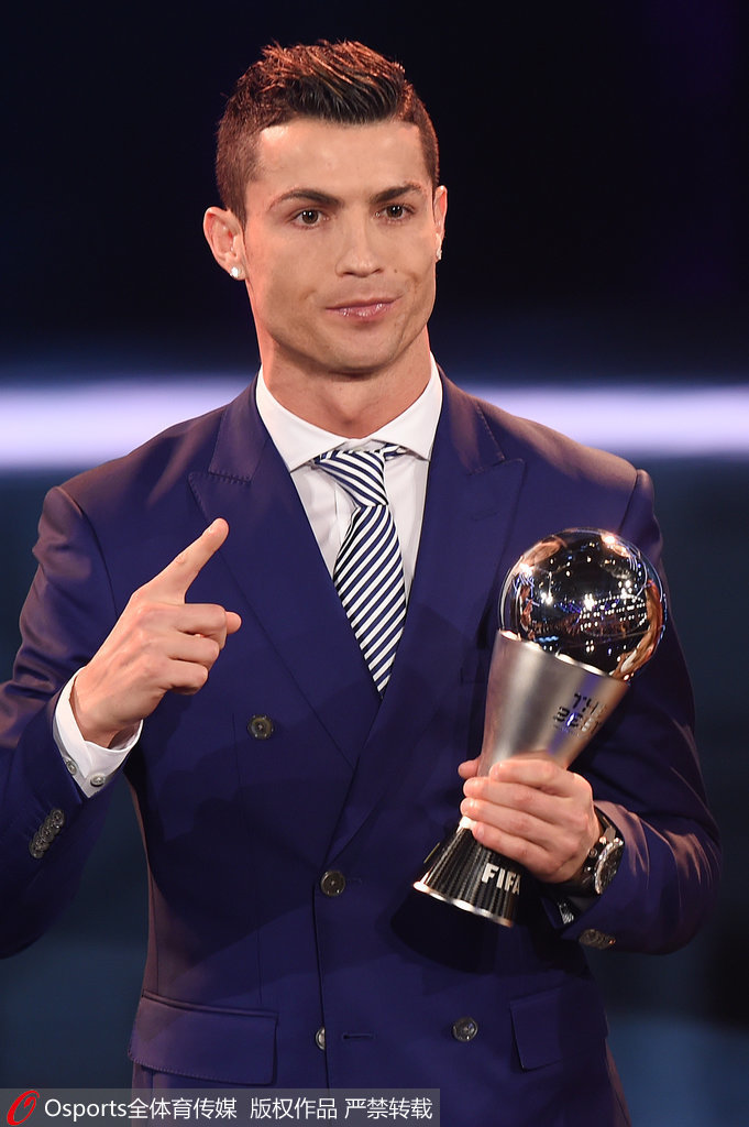 吉拉西无缘2025非洲足球先生奖，他的哥哥在社媒表达不满（吉拉西落选2025非洲足球先生，哥哥在社媒发声不满）