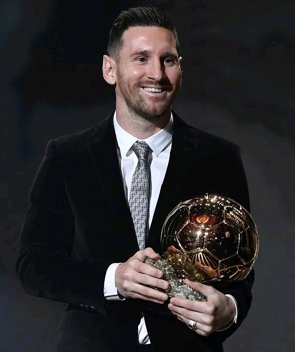 爷青回，维耶里社媒晒与大罗、巴乔、托蒂、卡纳瓦罗等人合照（维耶里社媒晒合影：同框大罗、巴乔、托蒂、卡纳瓦罗等传奇）