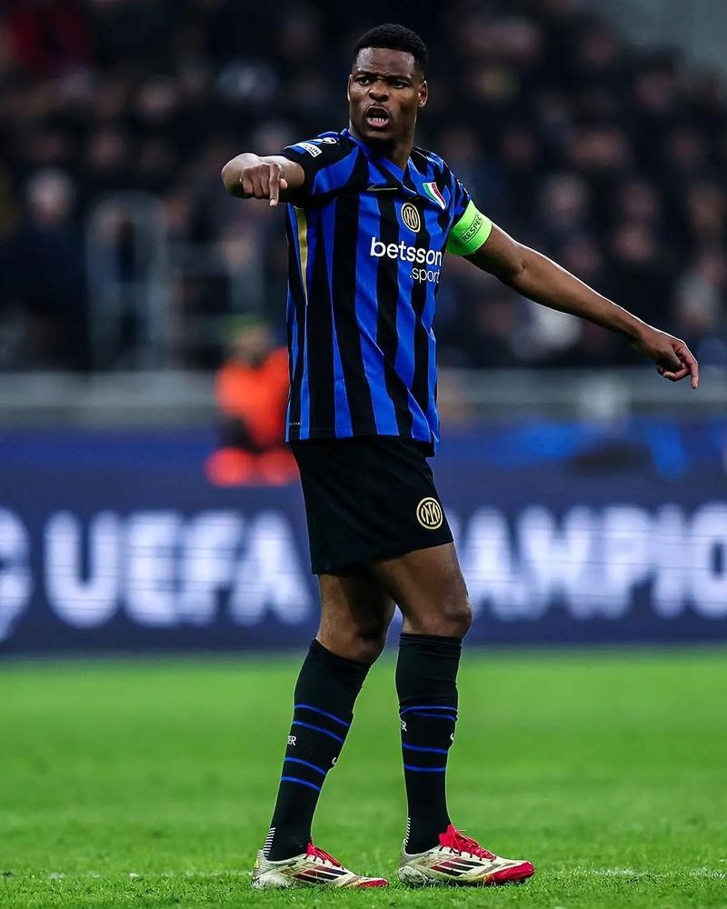 维尔茨对阵斯洛伐克全场数据：2次助攻，传球成功率近94%（维尔茨战斯洛伐克：送出2次助攻，传球成功率接近94%）