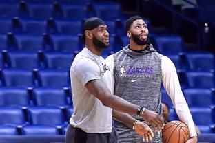 记者：德国足协内部有让诺伊尔回归的声音，需要纳帅主动出面（记者称德足协内部呼吁诺伊尔回归，仍需纳帅亲自出面推动）