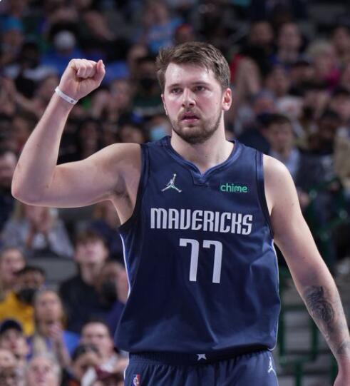 马卡：皇马将青训中卫巴尔德佩尼亚斯列入晋升一线队考察名单（马卡报：皇马已将青训中卫巴尔德佩尼亚斯纳入一线队晋升评估名单）