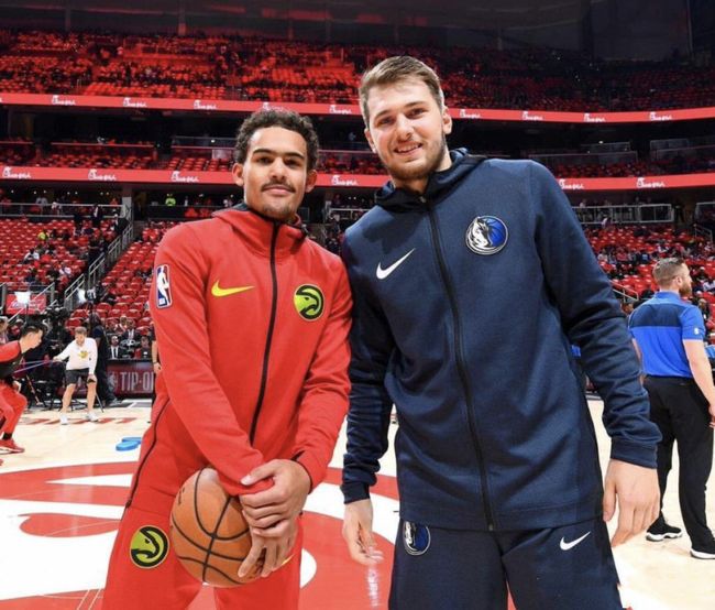 内维尔：萨拉赫做法不对，C罗在曼联曾做过类似事让我很不满（内维尔批评萨拉赫行为不当：C罗在曼联时的相似举动也曾令我不满）