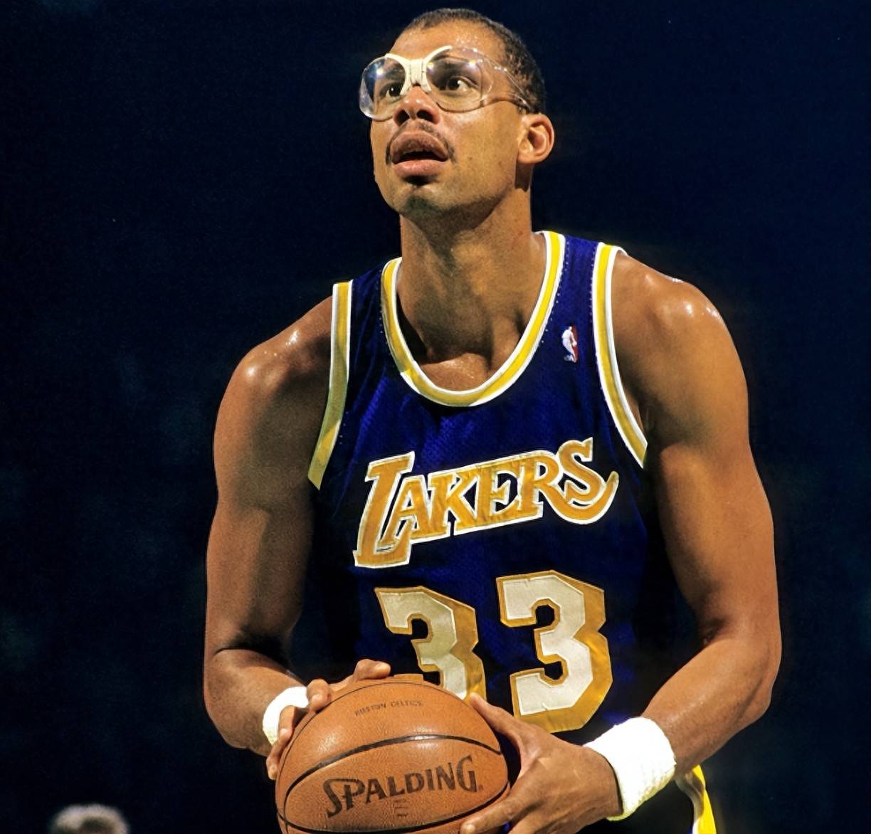 欧冠精彩进球回顾：梅西助攻亮点,（欧冠进球集锦：梅西助攻最抢眼）