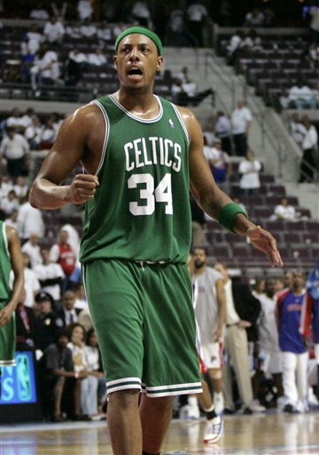 谢文能：感谢一年来支持球队的所有人，谢谢你们的支持和陪伴（谢文能：感恩这一年所有支持与陪伴球队的你们）