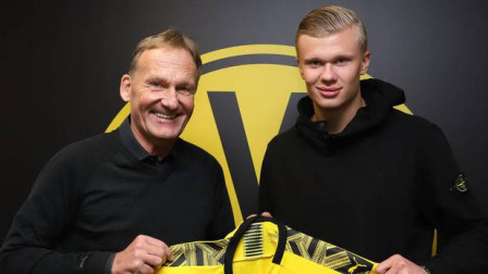 比利亚：西班牙前国脚奎尼是西班牙足球历史上最伟大的射手（比利亚称奎尼为西班牙足坛历史最伟大的射手）