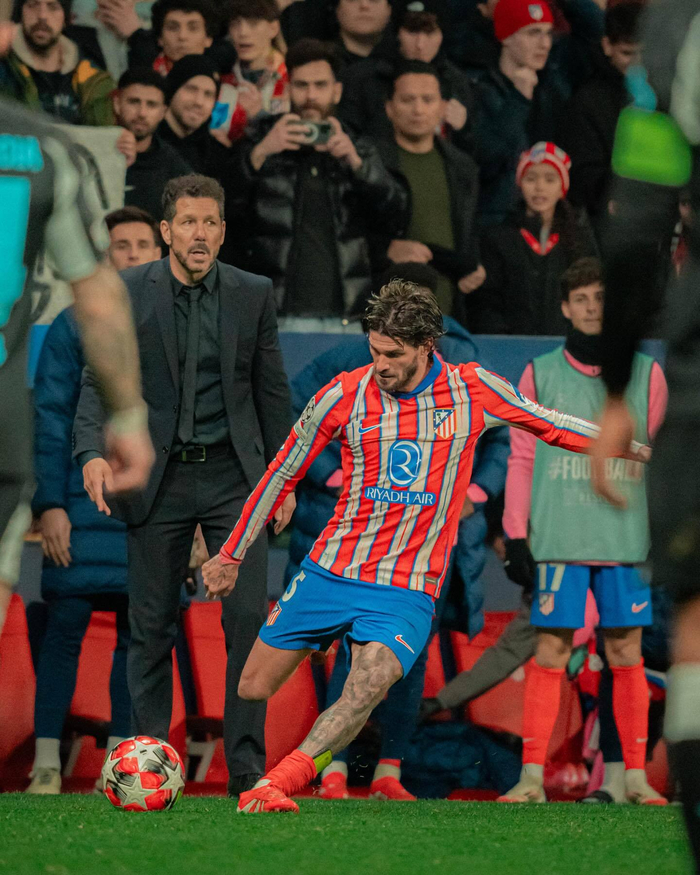 体操新星斩获五金 赛艇健儿破浪夺魁“东莞飞人”卫冕落泪