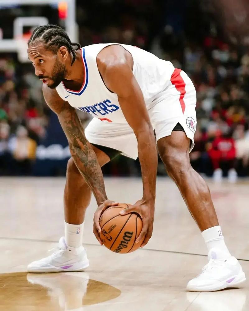 弗里克：也许亚马尔90%的过人都以被犯规告终，但他不会放弃（弗里克：亚马尔过人九成都被犯规，但他依然不放弃）